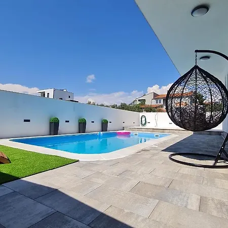 Luxvilla Aurora Villa