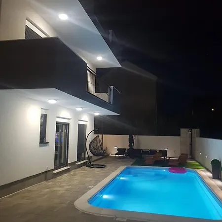 Luxvilla Aurora Villa *