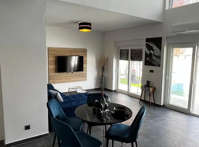 Luxvilla Aurora Villa