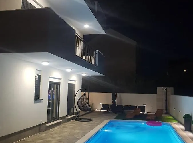 Luxvilla Aurora Villa *