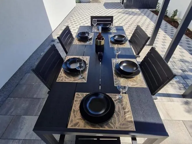 Luxvilla Aurora Villa *